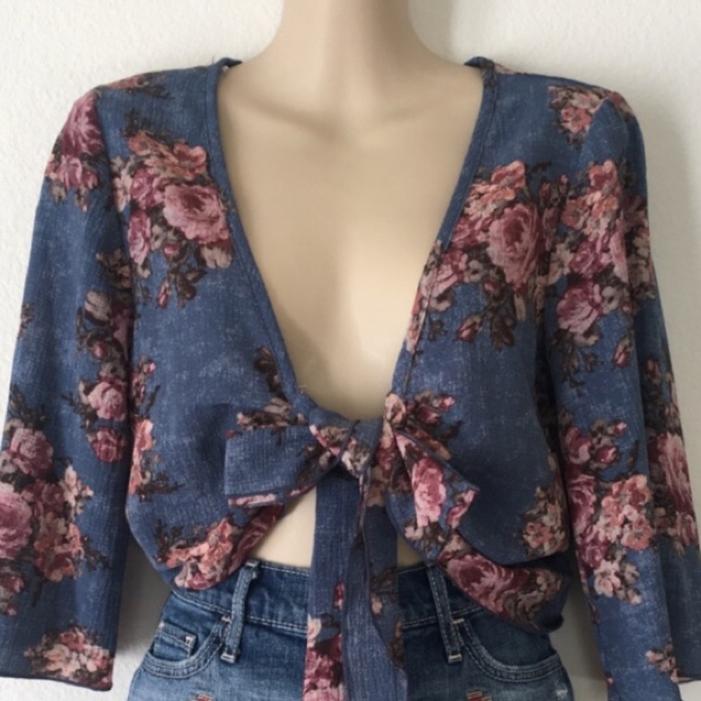 Color Swatch Blue Floral Crop Top small/medium